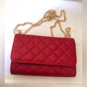 Vegan red mini shoulder bag with gold chain